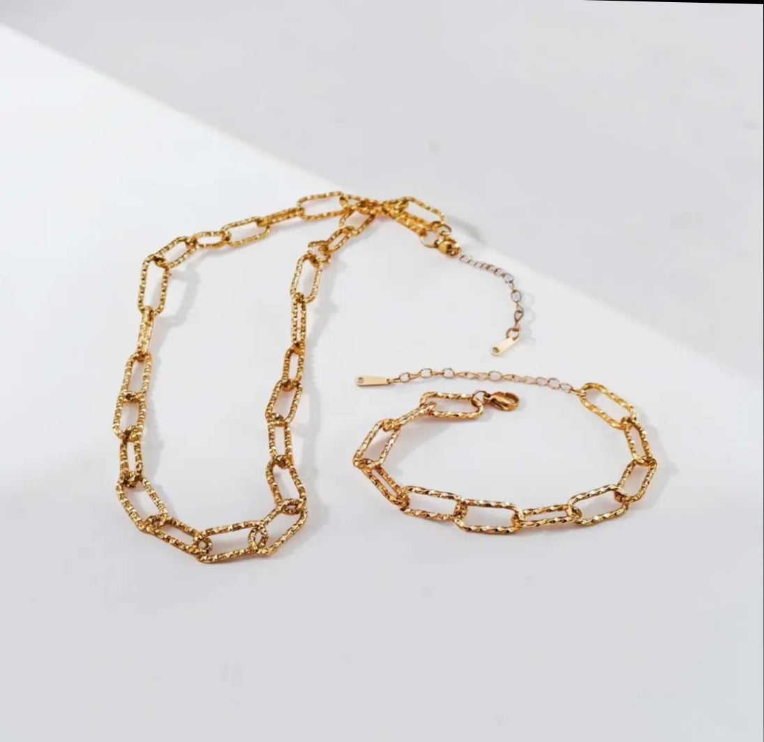 Ensemble colier paperclip et bracelet en acier plaqué or 18 carats PVD